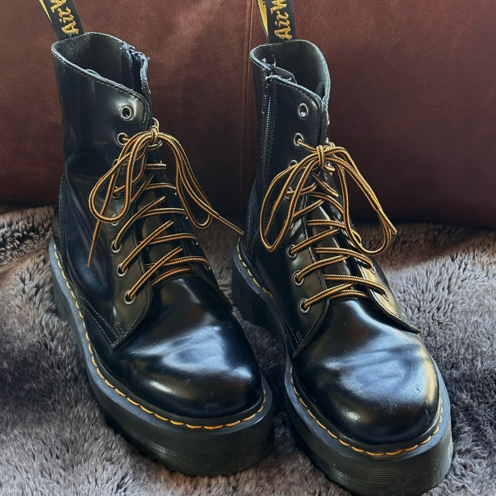 Dr. Martens Jadon Smooth Platform Boot US M8/W9